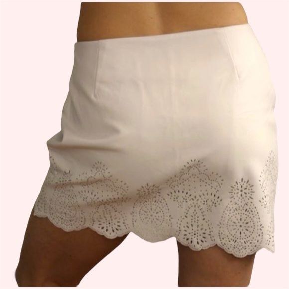 Forever 22 Cream Ivory Vegan Leather Mini Skirt Laser Cutouts Scalloped Hem Sz12 - Picture 2 of 15
